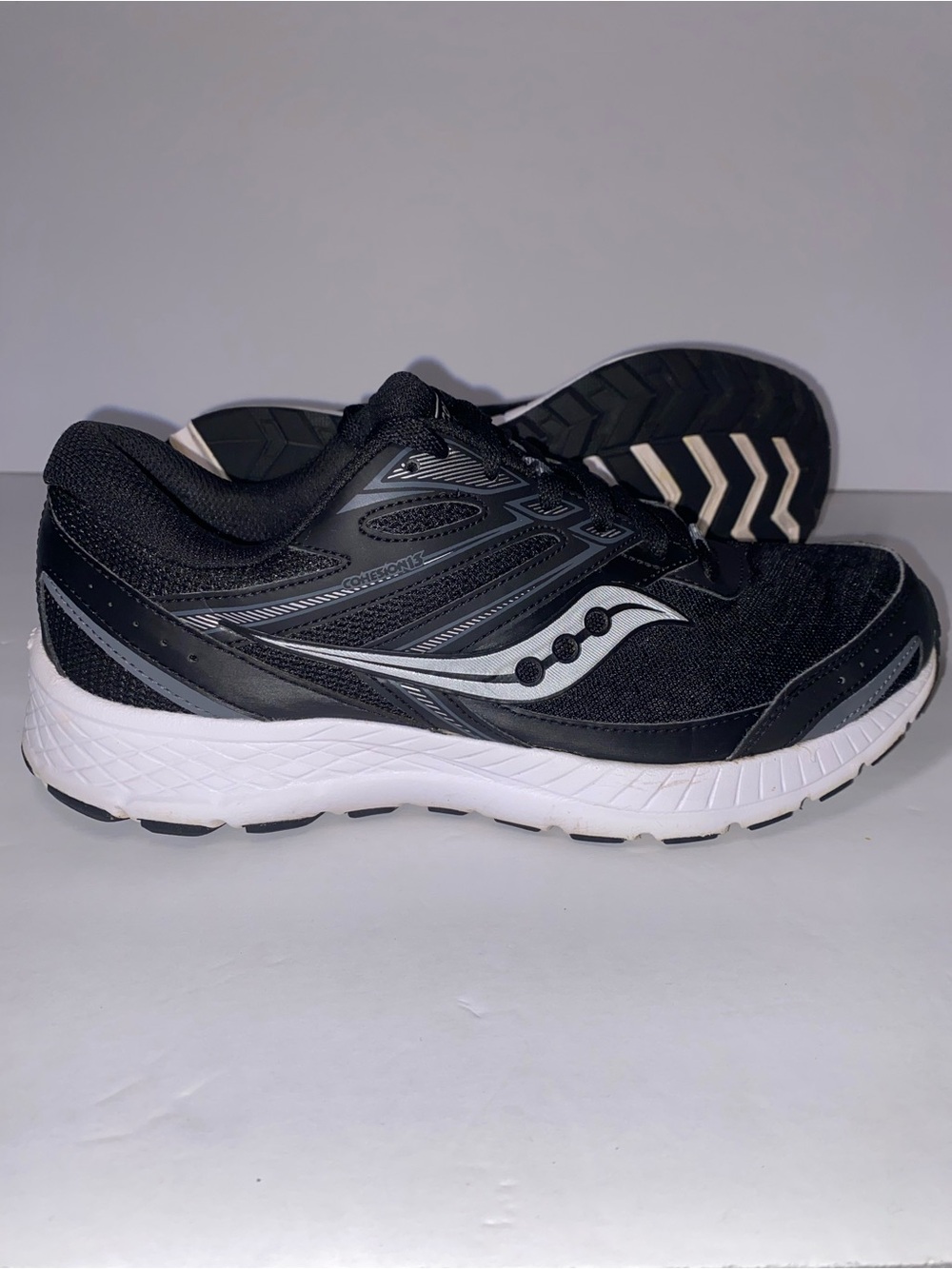 Saucony Echelon 8 Women’s 9.5 Wide Black White Running Shoes